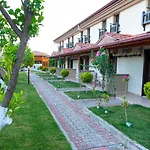 珀塔克达利安酒店 酒店